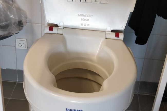 Toilet med toiletforhøjeren Aquatec 90000