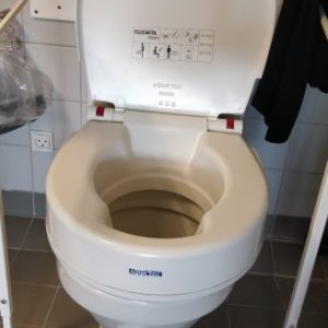 Toilet med toiletforhøjeren Aquatec 90000